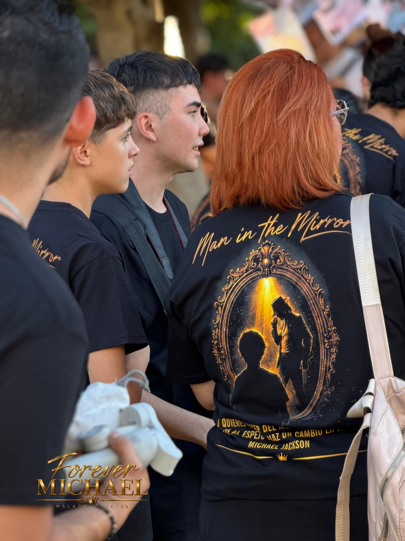 El publico con las camisetas Man in the Mirror