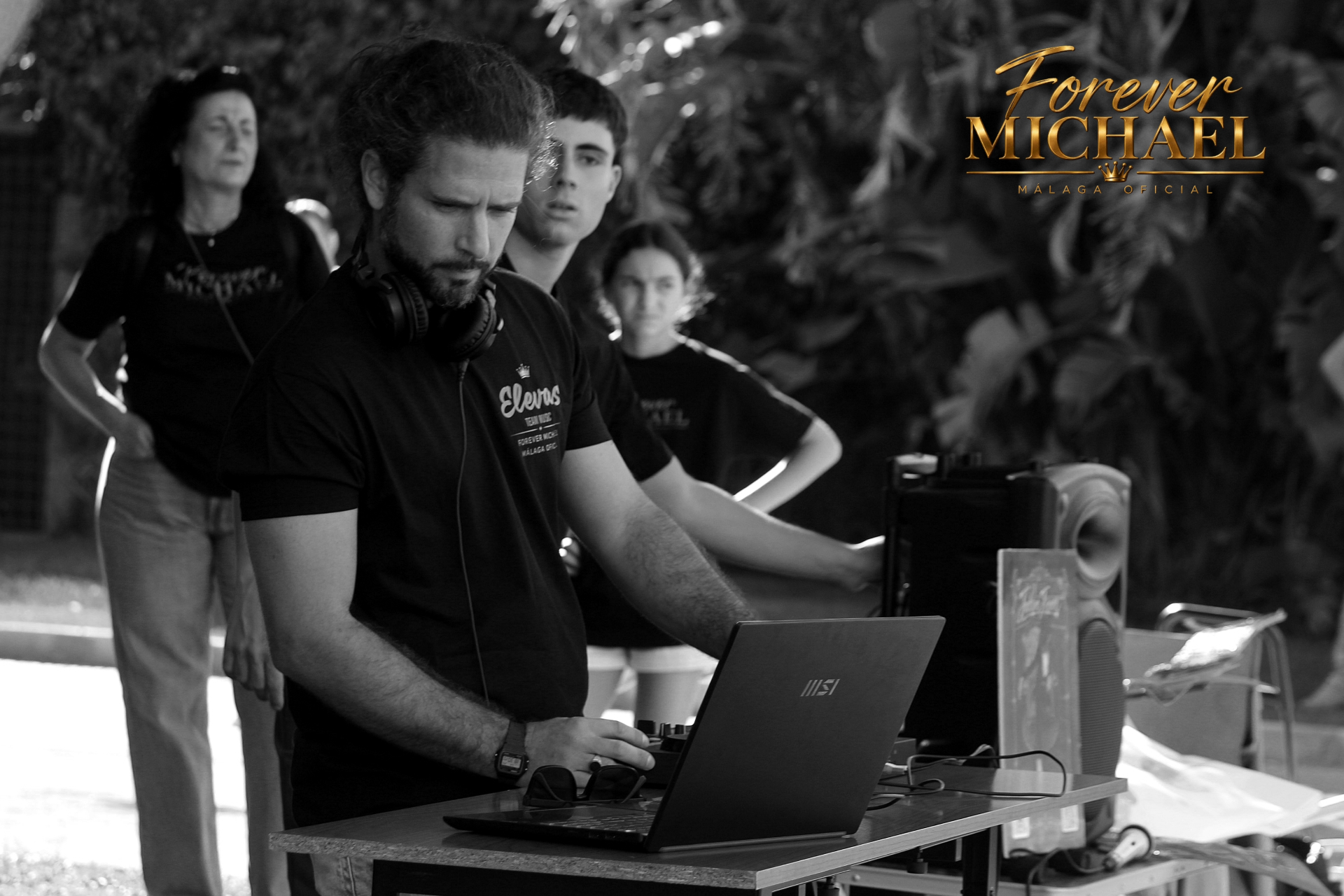DJ Elevas poniendo la banda sonora de Neverland Party